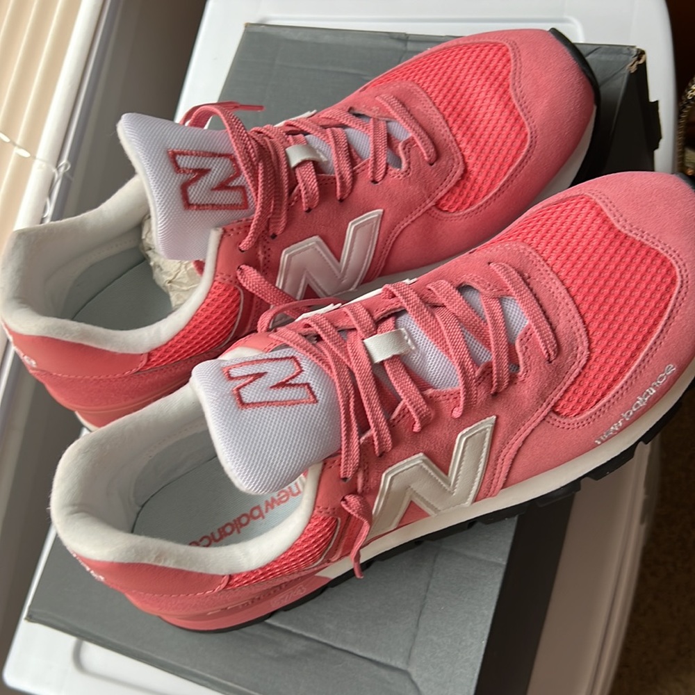 New Balance - Picture 2 of 7